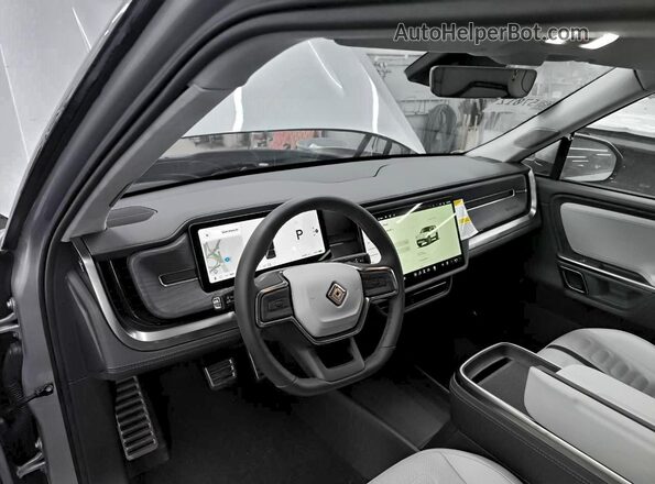 7PDSGBBA6RN045071 2024 RIVIAN R1S Silver Вид панелі приладів