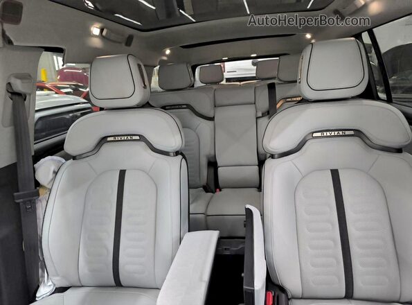 7PDSGBBA6RN045071 2024 RIVIAN R1S Silver Вид задніх сидінь