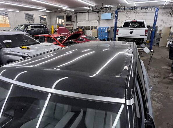 7PDSGBBA6RN045071 2024 RIVIAN R1S Silver Вид наклейки з VIN-кодом