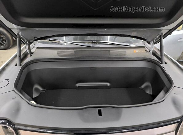 7PDSGBBA6RN045071 2024 RIVIAN R1S Silver Вид підкапотного простору