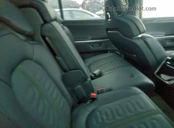 7PDSGCBA3TN077621 2026 RIVIAN R1S Серый Вид задней части салона