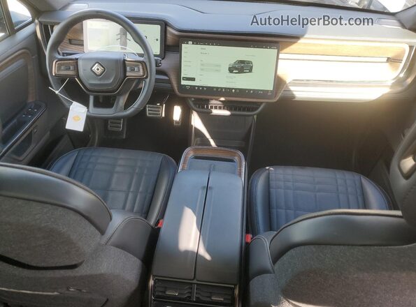 7PDSGCBP5SN059334 2025 RIVIAN R1S Серый Вид панели приборов