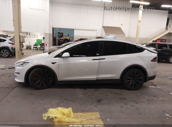 7SAXCBE56NF328525 2022 TESLA MODEL X White Vista interior trasera