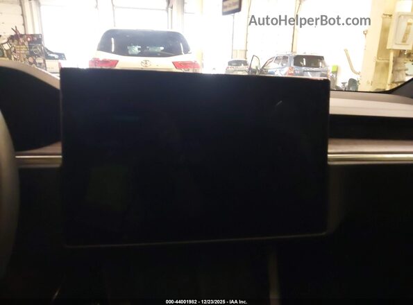 7SAXCBE56NF328525 2022 TESLA MODEL X White Vista de los asientos traseros