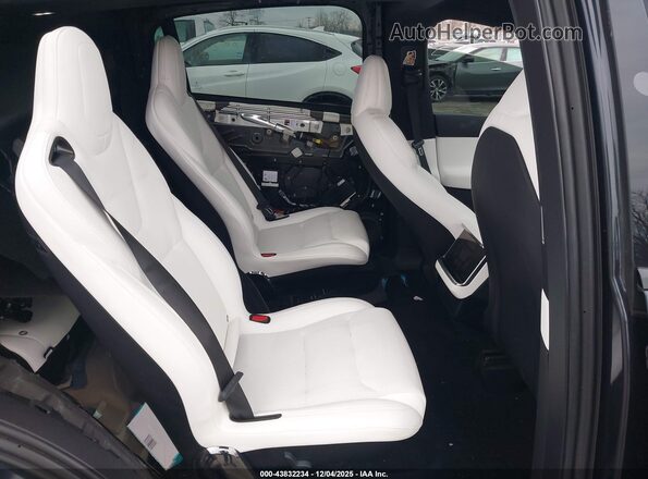 7SAXCBE5XRF457745 2024 TESLA MODEL X Gray VIN կոդի պիտակի տեսք