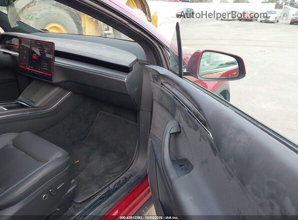 7SAXCBE61SF470043 2025 TESLA MODEL X Красный Вид салона спереди