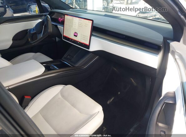 7SAXCBE65NF356647 2022 TESLA MODEL X Gray Вид салону спереду