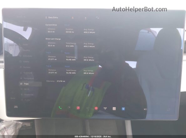 7SAXCBE66RF456066 2024 TESLA MODEL X Red Rear seats view