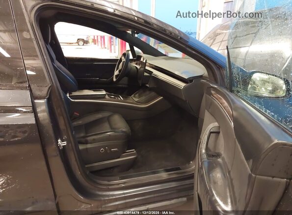 7SAXCDE5XRF444151 2024 TESLA MODEL X Черный Вид салона спереди