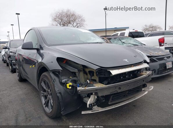 7SAYGAEE5SF216913 2025 TESLA MODEL Y Gray Вид спереду