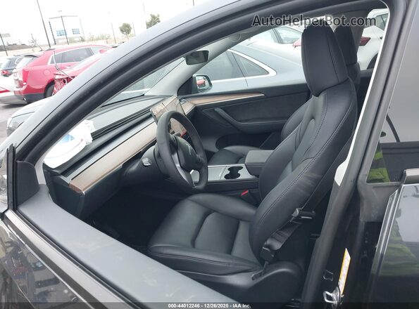 7SAYGAEE5SF216913 2025 TESLA MODEL Y Gray Вид салону спереду