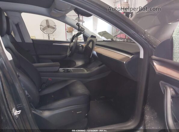 7SAYGDED3RF054296 2024 TESLA MODEL Y Gray წინა სალონის ხედი