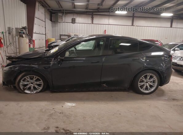 7SAYGDED3RF054296 2024 TESLA MODEL Y Gray უკანა სალონის ხედი