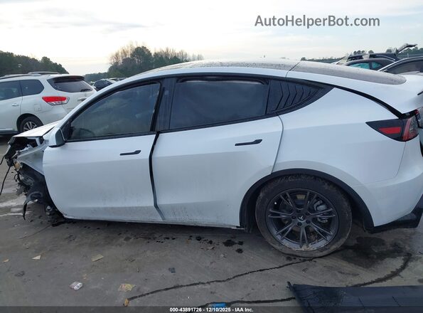 7SAYGDED3SA357601 2025 TESLA MODEL Y White Սալոնի 360 աստիճան տեսք