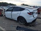 2025 Tesla Model Y Long Range Dual Motor Rear-wheel Drive White vin: 7SAYGDED3SA357601