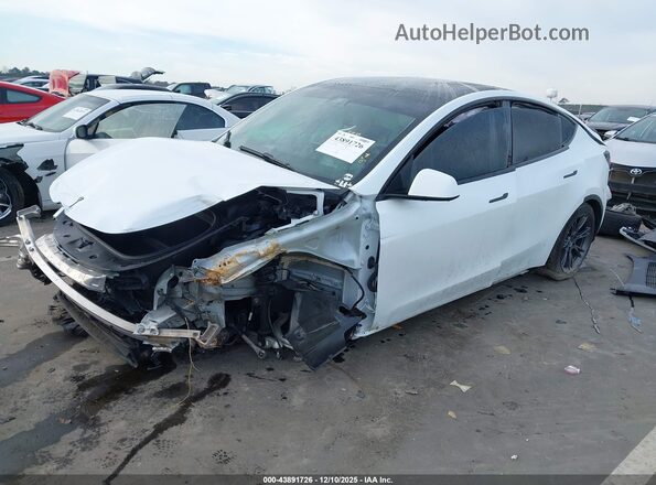7SAYGDED3SA357601 2025 TESLA MODEL Y White Առջևի ձախ երեք քառորդ տեսարան