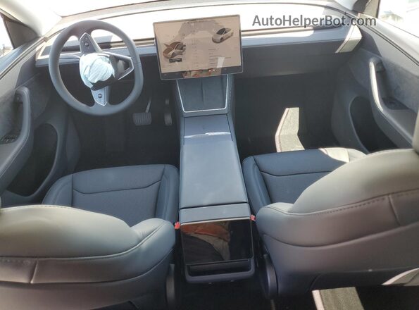 7SAYGDED3TF404582 2026 TESLA MODEL White Առջևի վահանակի տեսք