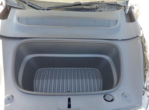 7SAYGDED3TF404582 2026 TESLA MODEL White Շարժիչի բաժամունքի տեսք