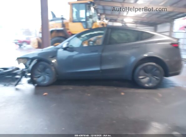 7SAYGDED4TA589268 2026 TESLA MODEL Y Gray Вид задньої частини салону