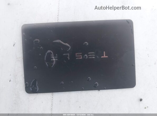 7SAYGDEE1SF256696 2025 TESLA MODEL Y Gray Widok deski rozdzielczej