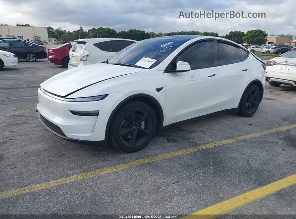 7SAYGDEE1TF368741 2026 TESLA MODEL Y White წინა მარცხენა ხედი სამი მეოთხედიდან