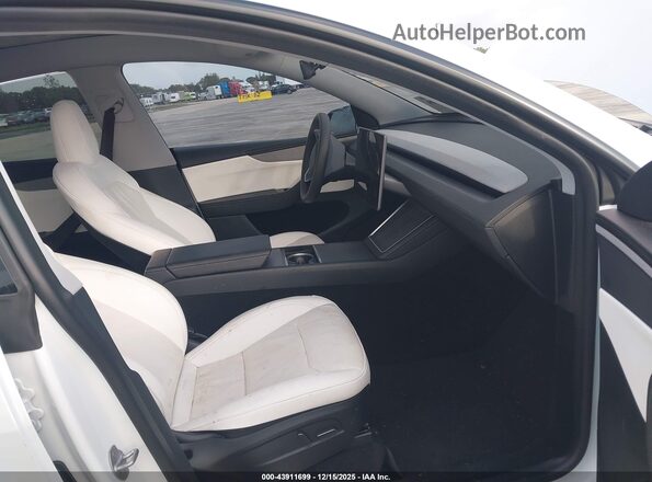 7SAYGDEE1TF368741 2026 TESLA MODEL Y White წინა სალონის ხედი