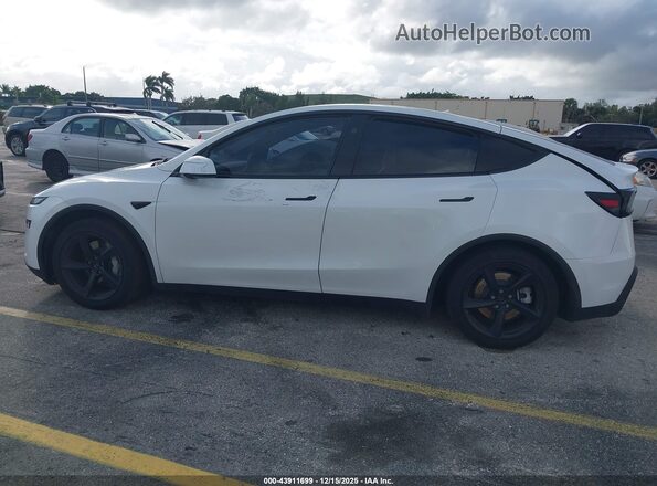 7SAYGDEE1TF368741 2026 TESLA MODEL Y White სალონის 360-გრადუსიანი ხედი