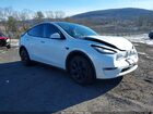 2024 Tesla Model Y Long Range Dual Motor All-wheel Drive White vin: 7SAYGDEE3RF185141