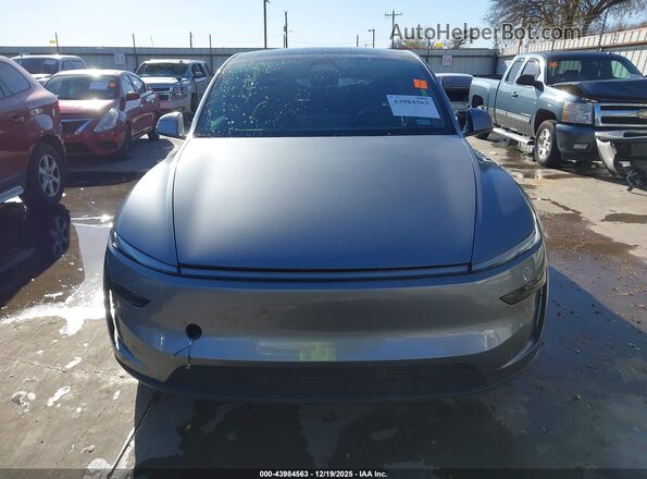 7SAYGDEE4TA396725 2026 TESLA MODEL Y Silver Widok zestawu wskaźników