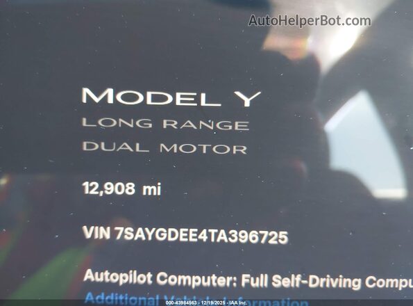 7SAYGDEE4TA396725 2026 TESLA MODEL Y Silver Widok tylnych siedzeń