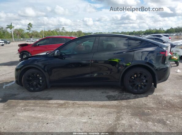 7SAYGDEE7NF319241 2022 TESLA MODEL Y Black Rear interior view