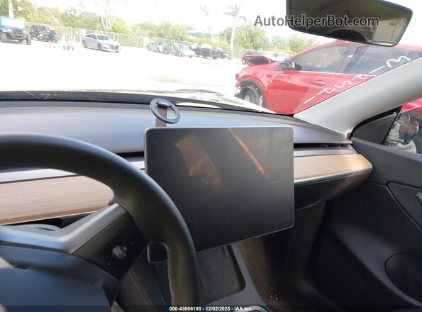 7SAYGDEE7NF319241 2022 TESLA MODEL Y Black 360 interior view