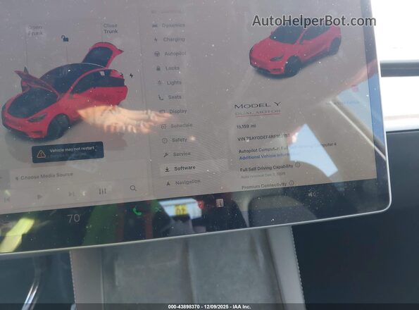 7SAYGDEF4RF162153 2024 TESLA MODEL Y Red უკანა სავარძლების ხედი