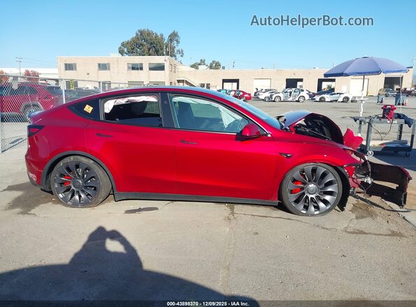 7SAYGDEF4RF162153 2024 TESLA MODEL Y Red უკანა სალონის ხედი