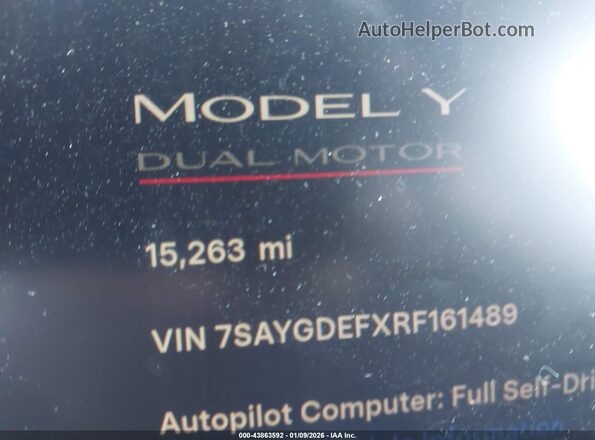 7SAYGDEFXRF161489 2024 TESLA MODEL Y Gray Widok tylnych siedzeń