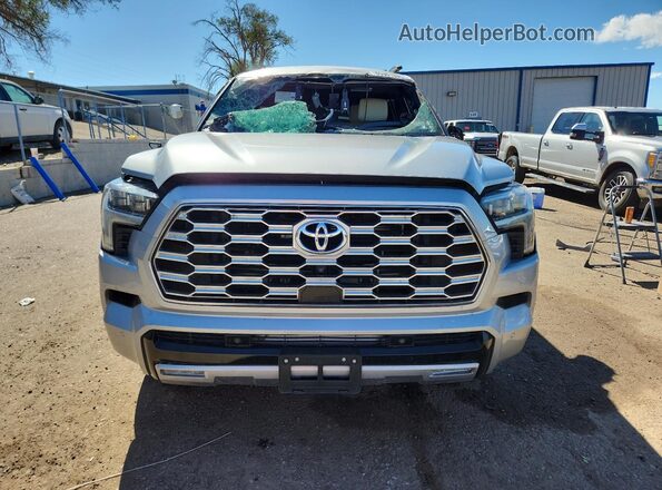 7SVAAABA1PX014834 2023 TOYOTA SEQUOIA Серебряный Вид спереди