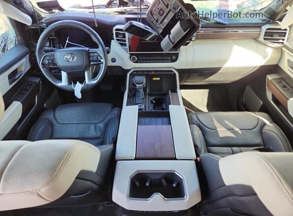 7SVAAABA1PX014834 2023 TOYOTA SEQUOIA Серебряный Вид панели приборов