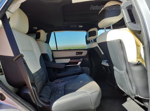 7SVAAABA1PX014834 2023 TOYOTA SEQUOIA Серебряный Вид задней части салона