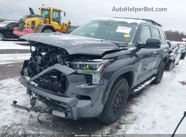 7SVAAABA1TX075093 2026 TOYOTA SEQUOIA Серый Передняя левая четверть