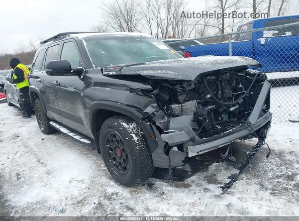 7SVAAABA1TX075093 2026 TOYOTA SEQUOIA Серый Передняя правая четверть