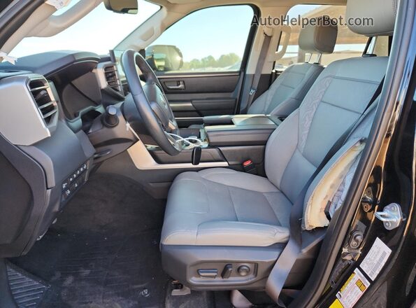 7SVAAABA2RX024100 2024 TOYOTA SEQUOIA Black Widok wnętrza z przodu