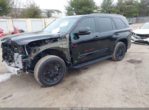 7SVAAABA2RX046288 2024 TOYOTA SEQUOIA Черный Передняя левая четверть