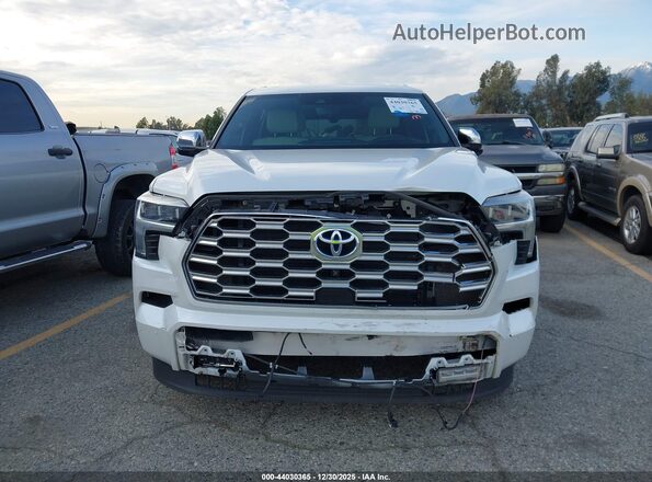 7SVAAABA3PX008713 2023 TOYOTA SEQUOIA Белый Вид щитка приборов