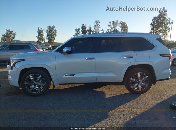 7SVAAABA3PX008713 2023 TOYOTA SEQUOIA Белый Панорамный вид салона 360°
