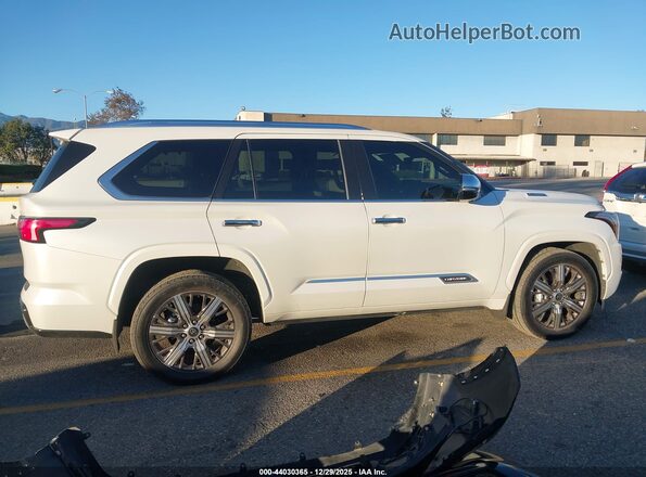 7SVAAABA3PX008713 2023 TOYOTA SEQUOIA Белый Вид задней части салона