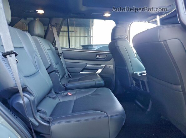 7SVAAABA3SX063607 2025 TOYOTA SEQUOIA Gray Widok wnętrza z tyłu