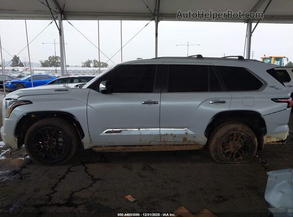 7SVAAABA3SX070217 2025 TOYOTA SEQUOIA White 360 interior view