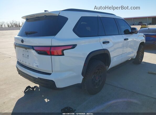 7SVAAABA6RX048089 2024 TOYOTA SEQUOIA Белый Задняя правая четверть