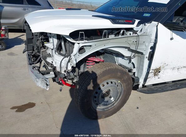 7SVAAABA6RX048089 2024 TOYOTA SEQUOIA Белый Вид спереди