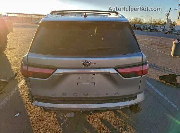 7SVAAABA7RX033018 2024 TOYOTA SEQUOIA Silver Widok z tyłu